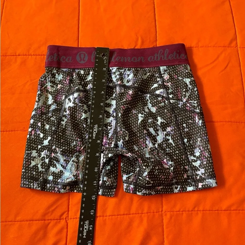 Lululemon Shorts Womens 4 Multicolor Activewear Running athletic casual
